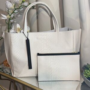 $683 Retail AMPERSAND AS APOSTROPHE White Python Sideways Tote